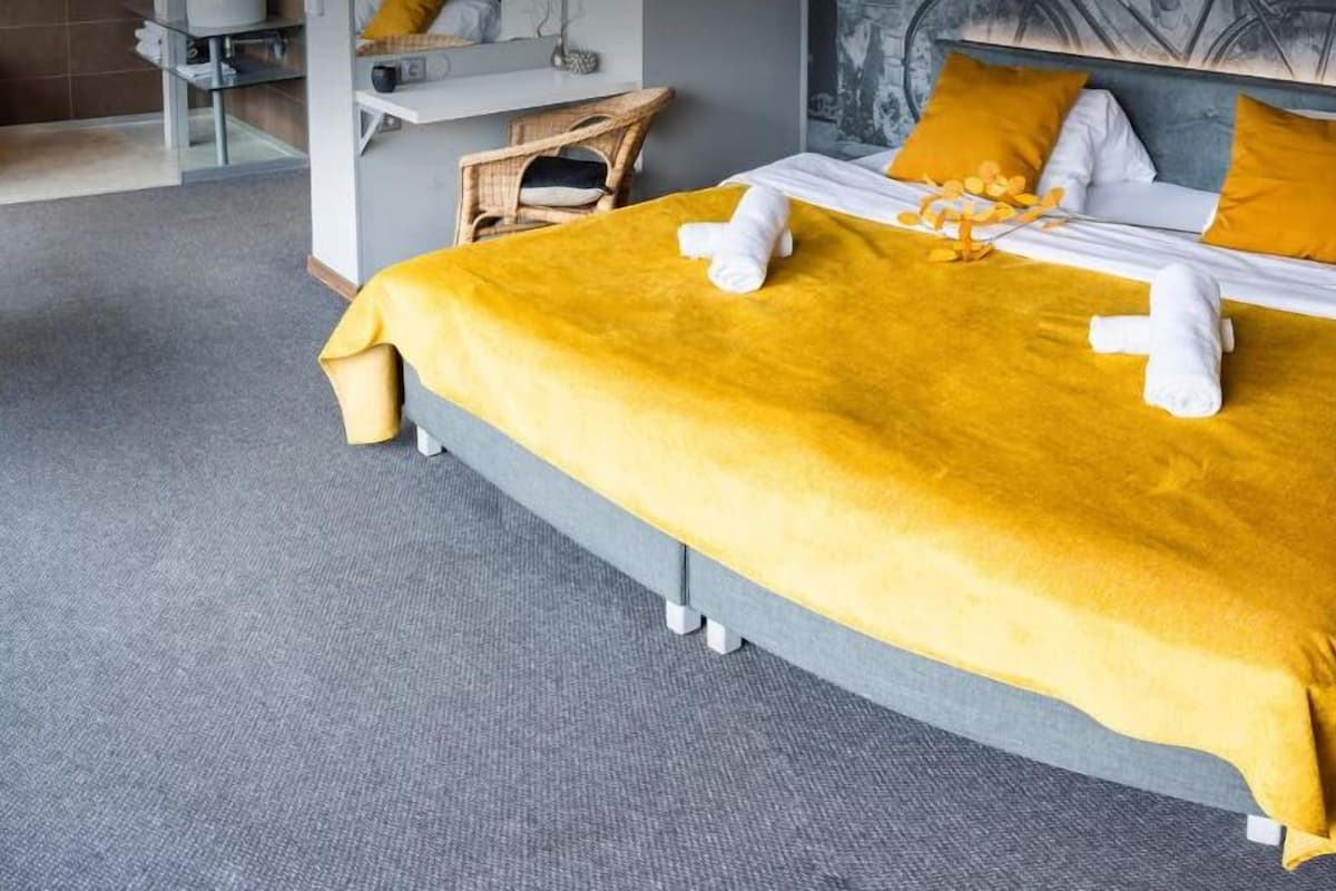 Superior Double Room, River View | Bathroom | Free toiletries, hair dryer, towels, soap