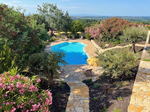 Villa with large private pool, wonderful views, 15 minutes drive to the beach