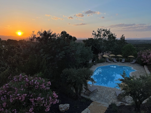 Villa with large private pool, wonderful views, 15 minutes drive to the beach