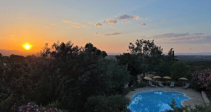 Villa with large private pool, wonderful views, 15 minutes drive to the beach