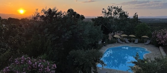 Villa with large private pool, wonderful views, 15 minutes drive to the beach