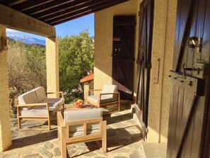 Terrace/patio - Villa with large private pool, wonderful views, 15 minutes drive to the beach (Montesquieu-des-Albères)