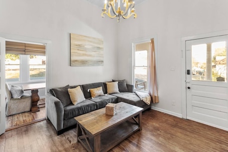 Smart TV. Southern Magnolia House with Porch Swing