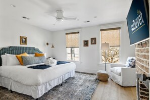 4 habitaciones, tabla de planchar con plancha y internet