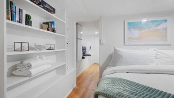 1 bedroom, desk, iron/ironing board, free WiFi