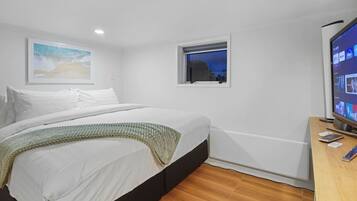 1 bedroom, desk, iron/ironing board, free WiFi