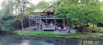 Riverfront Cabin w/ Porch & Firepit - Peaceful Retreat Near Murphy, NC.