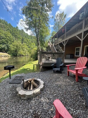 Terrace/patio - Riverfront Cabin w/ Porch & Firepit - Peaceful Retreat Near Murphy, NC. (Murphy)