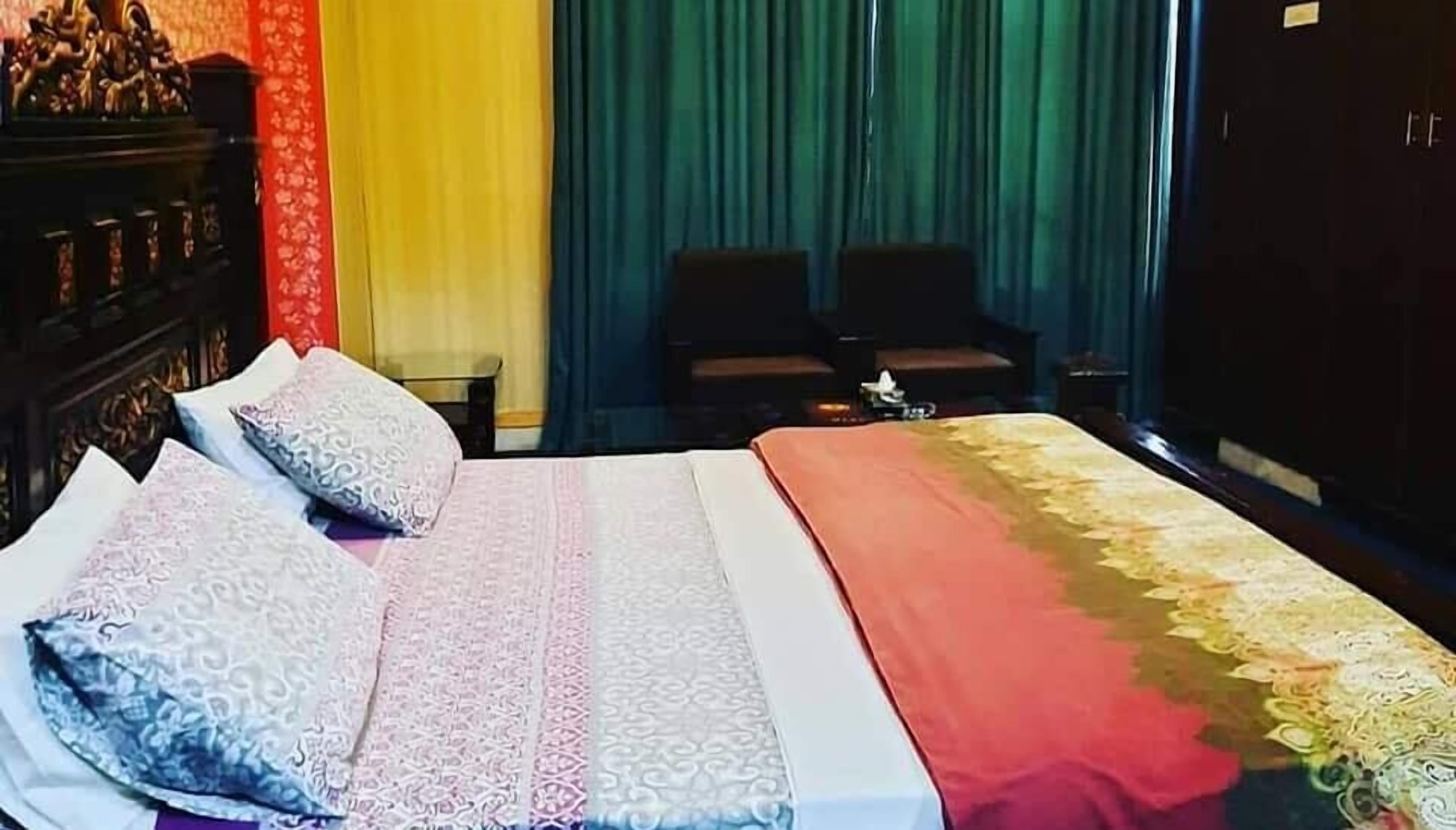 Habitación Deluxe doble | Tabla de planchar con plancha, wifi gratis, ropa de cama