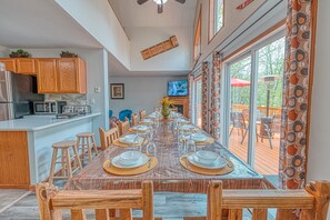 Dining - "Grand Antilia" 6BR Hot Tub,GameRoom, Minigolf & BonusRoom (Blakeslee)