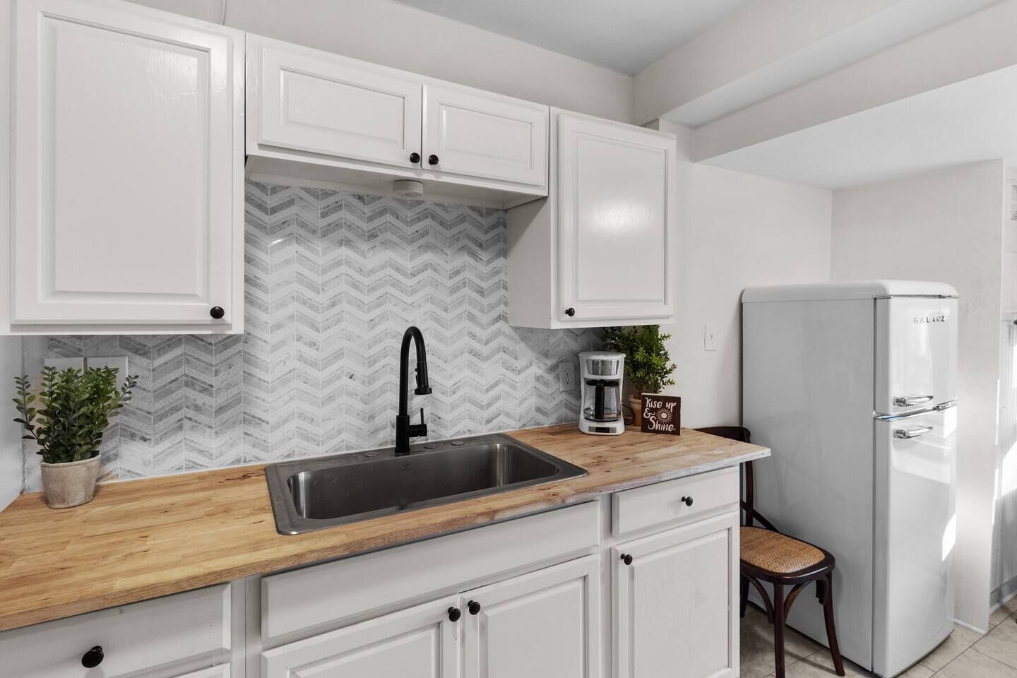 冰箱、微波炉、烤箱、炉灶