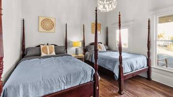 2 bedrooms, travel cot, free WiFi, bed sheets