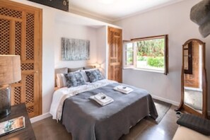 3 bedrooms, desk, iron/ironing board, travel cot