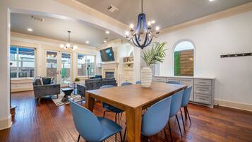 Deluxe House | In-room dining