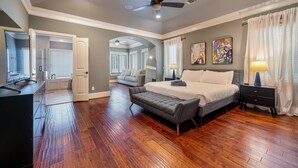 Deluxe House | 3 bedrooms, Egyptian cotton sheets, premium bedding, desk - 29th (Houston)