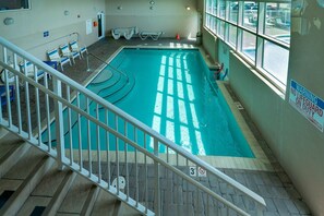 Una piscina cubierta