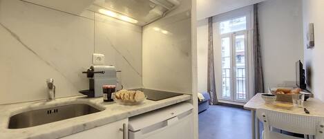 Fridge, microwave, coffee/tea maker, electric kettle