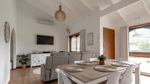 Dining - Sun Rise Escape Inverloch (Inverloch)