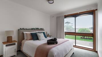 3 bedrooms, iron/ironing board, free WiFi, bed sheets