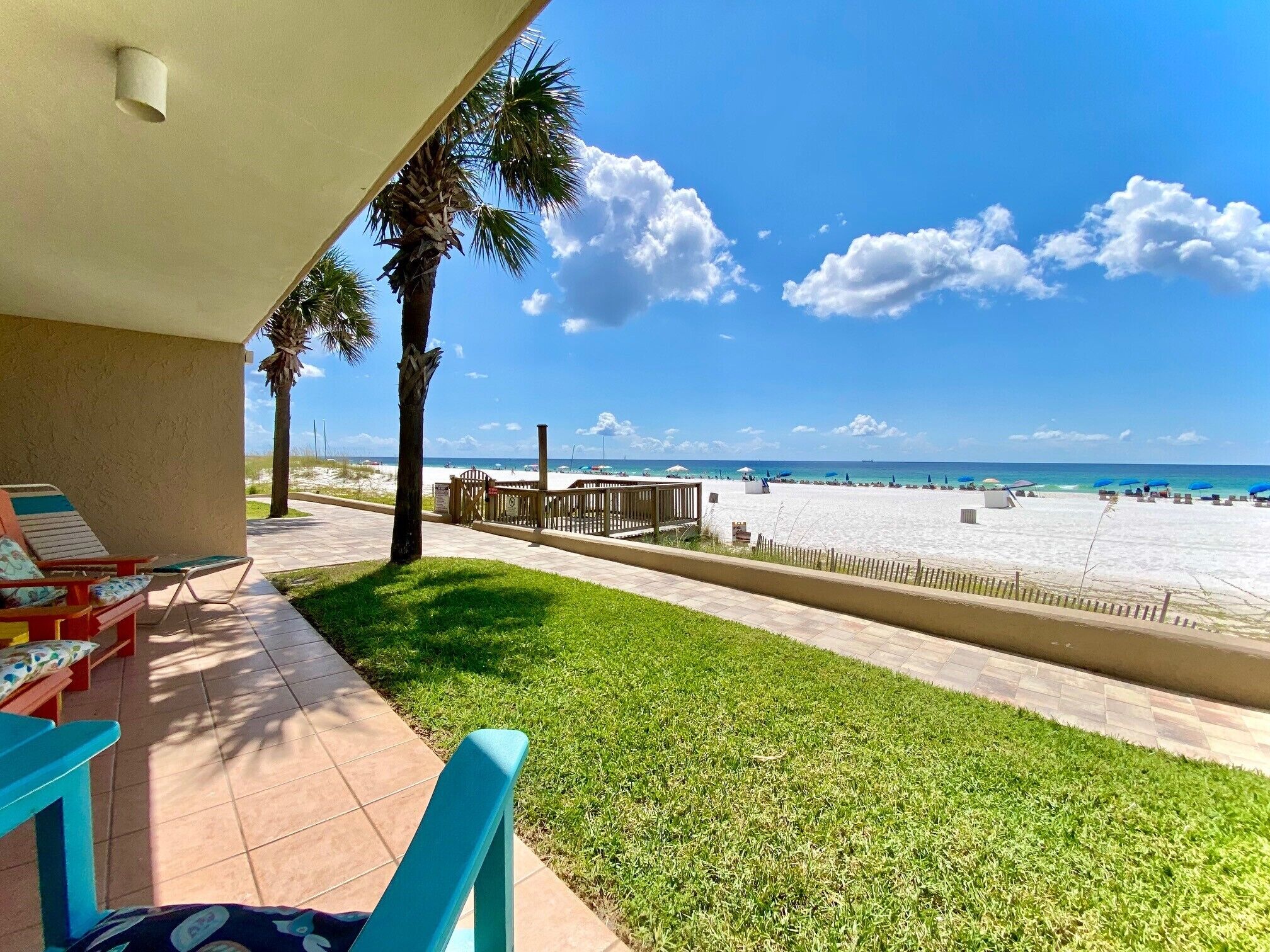 BEACH Front Condo! Stay right on the Sand! PW107