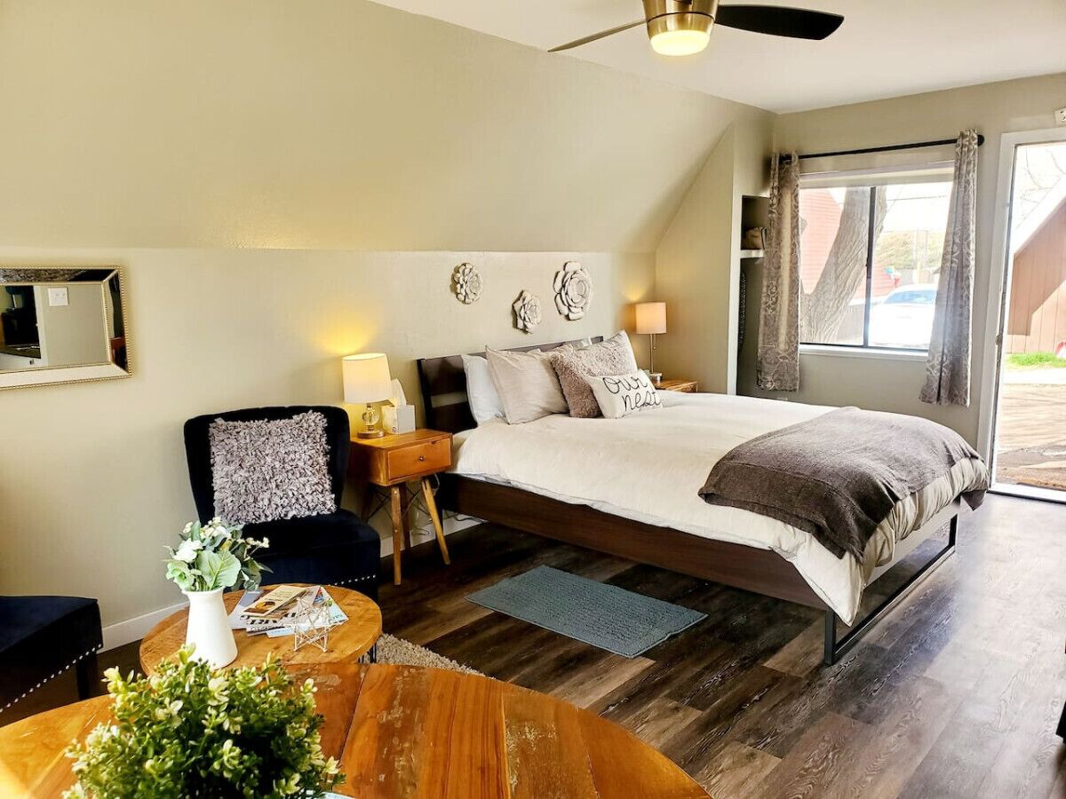 Desk, iron/ironing board, travel crib, WiFi