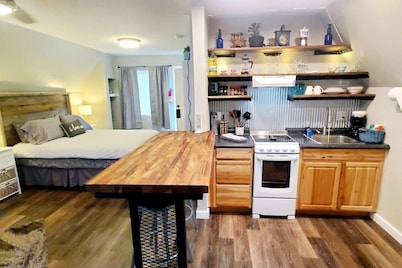 CABIN 14  Cozy Rustic-Luxury A-FRAME w/ Kitchen