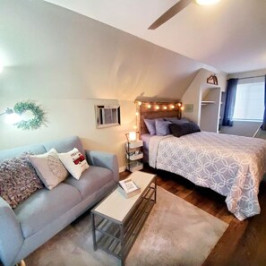 Desk, iron/ironing board, travel cot, WiFi