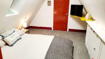 1 bedroom, desk, iron/ironing board, WiFi