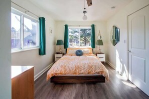 3 bedrooms, desk, iron/ironing board, WiFi