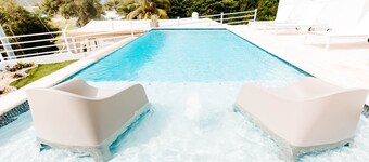 4 BR/3BA W. Infinity Pool, Short Walk To Beach & Solar BU