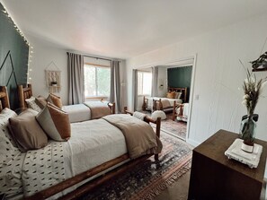 2 bedrooms, in-room safe, desk, iron/ironing board