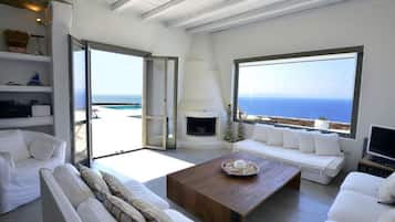 Smart TV, fireplace, Netflix, DVD player