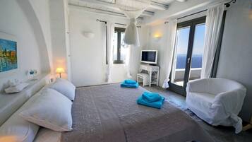 5 bedrooms, desk, soundproofing, iron/ironing board