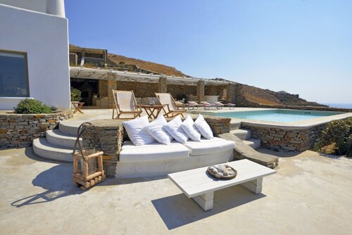 5 Bedroom Spectacular sunset view villa