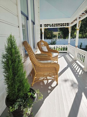 Terrace/patio - Historic 1895 Queen Anne Victorian ~ Luxury, Downtown, Private (Winters)