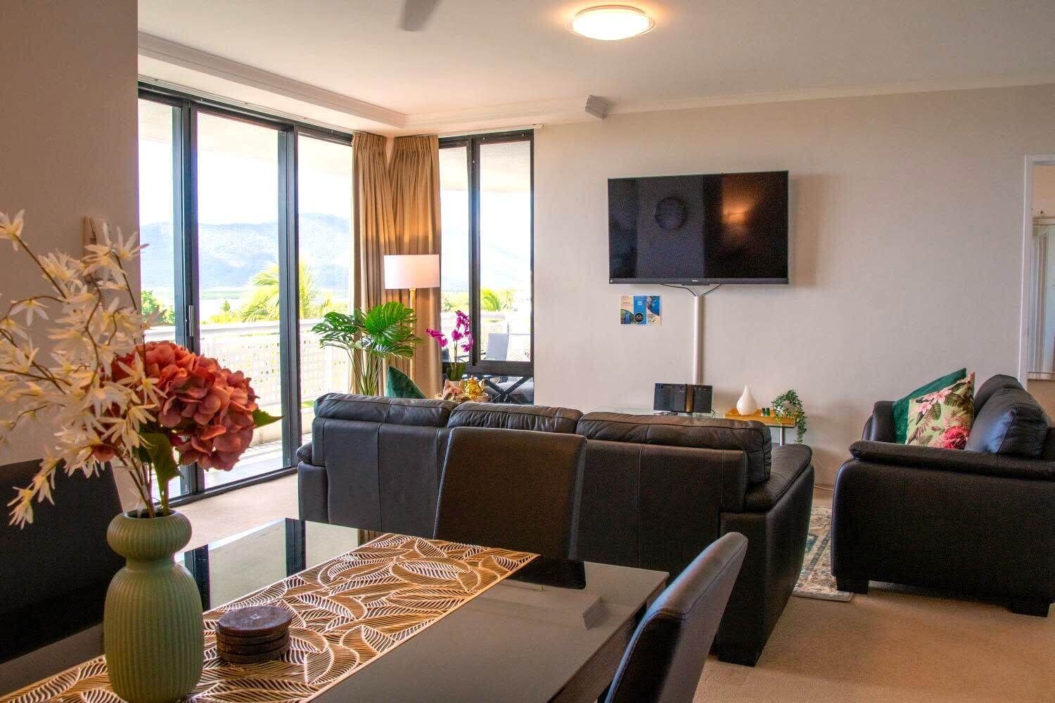 Cairns Luxury Waterview Apartment - Cairns