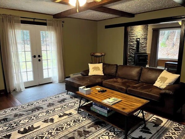 TV, fireplace, DVD player, books