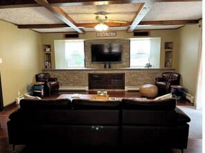TV, fireplace, DVD player, books