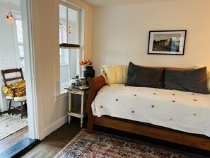 2 makuuhuonetta, työpöytä, silitysrauta/-lauta, ilmainen Wi-Fi