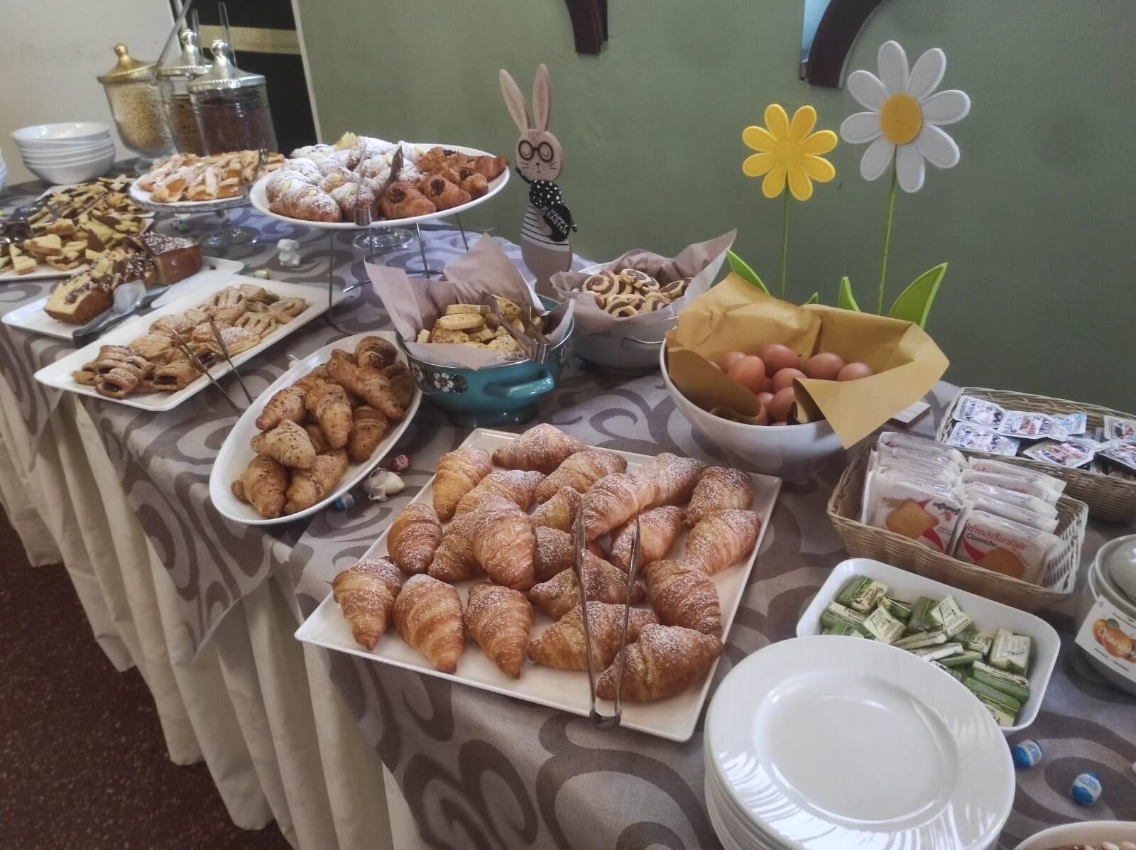 Café da manhã com buffet grátis todos os dias