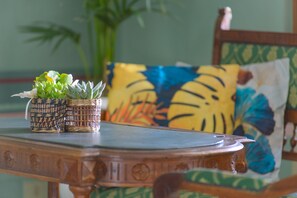 Coin salon dans le hall