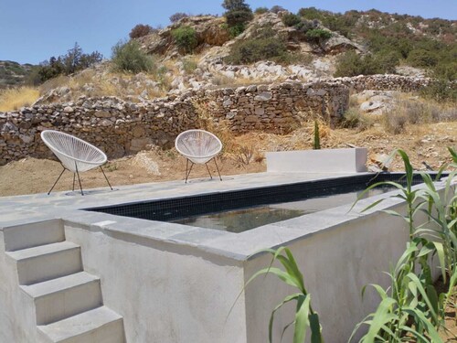 Cycladic house, swimming pool, 10-minute walk to the beach