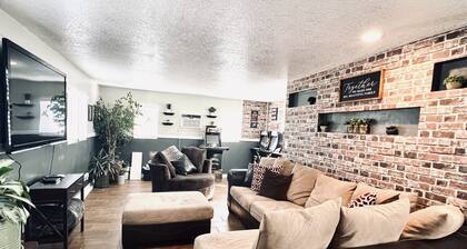 Cozy And Private APT With Amazing Sandia Views!!!