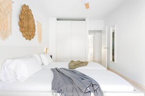 3 makuuhuonetta, silitysrauta/-lauta, vauvan matkasänky, Wi-Fi