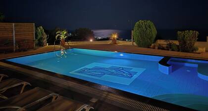 Villa with great view and swimming pool with jacuzzi - in Makri Gialos village