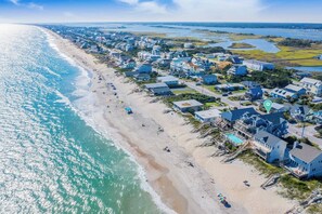 On the beach - Tipsy Turtle North- Oceanfront Oasis - Pool - Dog Friendly (Surf City)
