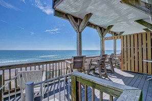 Property grounds - Tipsy Turtle North- Oceanfront Oasis - Pool - Dog Friendly (Surf City)