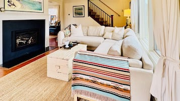 Smart-TV, Kamin, DVD-Player, Tischfußball