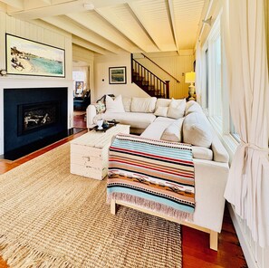 Smart TV, fireplace, DVD player, table football - The Blue Door Beach Cottage: 4 BDRM/2 Bath/Large Yard, Dog Friendly (Gearhart)