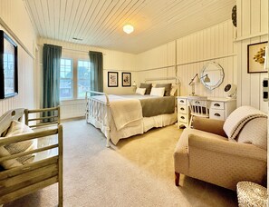 4 bedrooms, iron/ironing board, travel cot, free WiFi